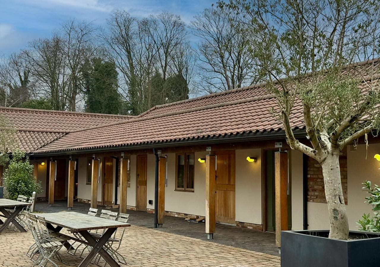 ホテル The Ridings At Theobalds Park Goff's Oak エクステリア 写真