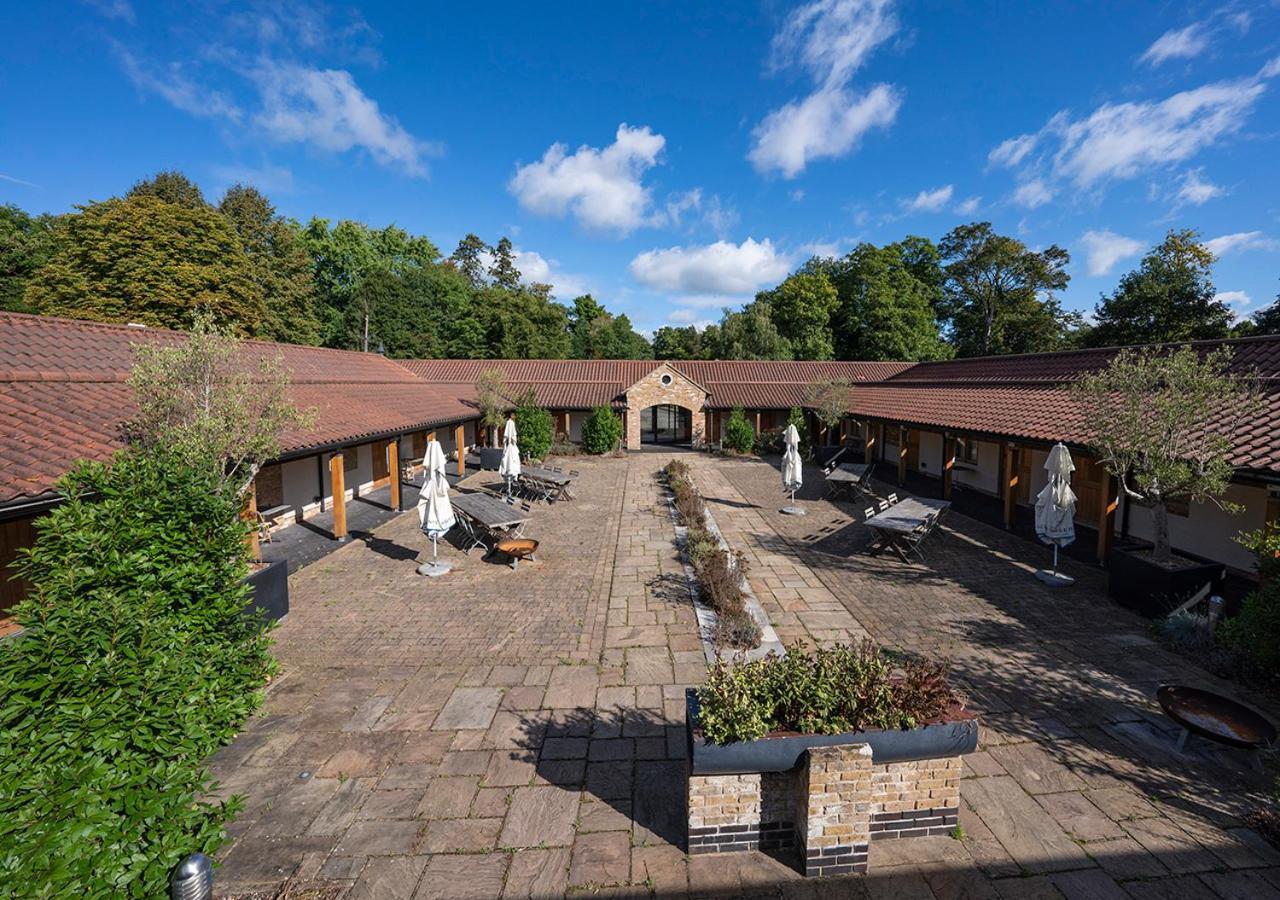 ホテル The Ridings At Theobalds Park Goff's Oak エクステリア 写真